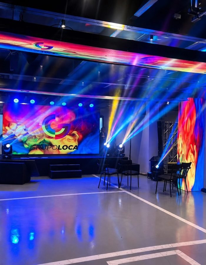 Case Talk Led - evento com painel de LED em palco iluminado