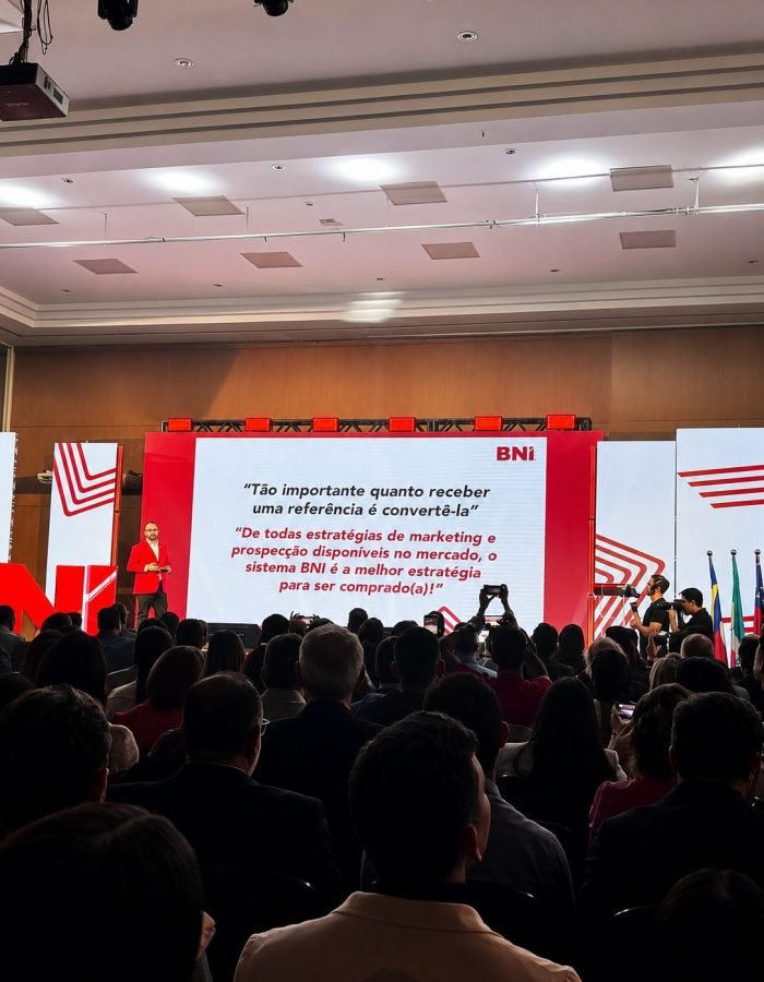 Case Talk Led - instalação de painéis de LED em ambiente comercial